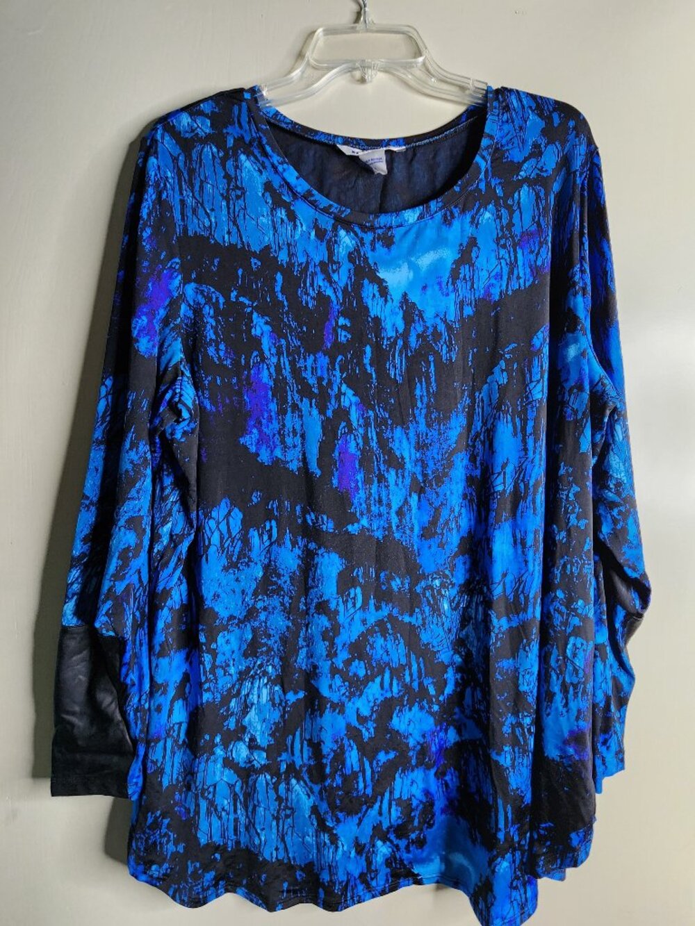 NYGARD Layered Long Sleeve XL Top, Scalloped Overlapping Back Panels, Multicolor
